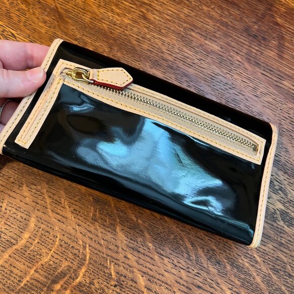 Dooney & Bourke Patent Continental Clutch - Picture 6 of 12